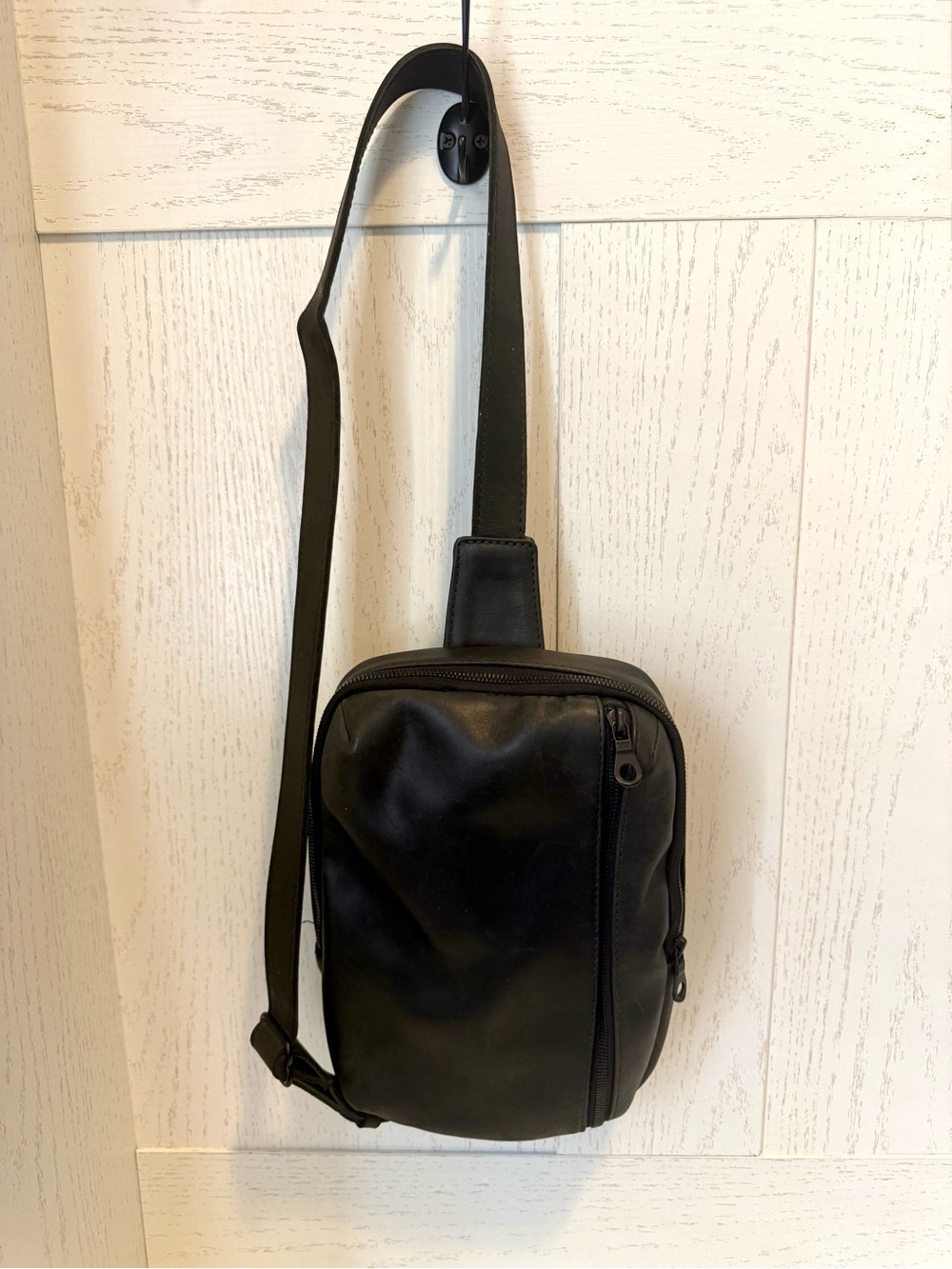 Parker Clay Black Leather Sling Messenger Bag - Minimal Crossbody unisex